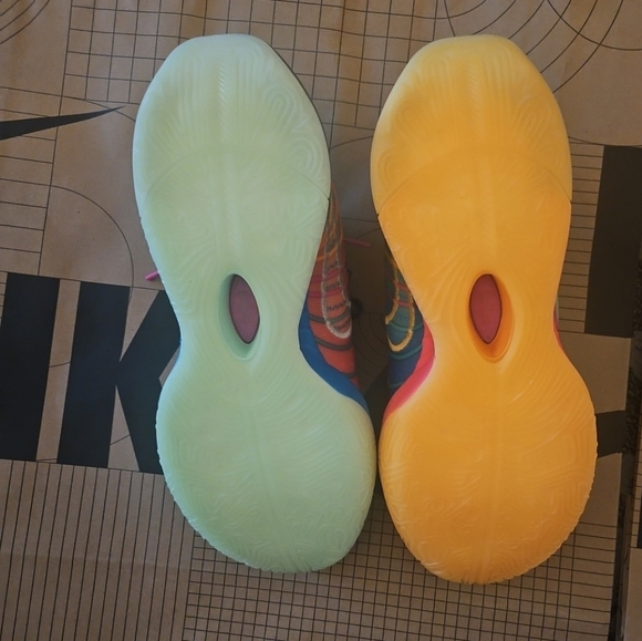 Lebron XXI Mens size 10 Multi Color - Picture 4 of 6